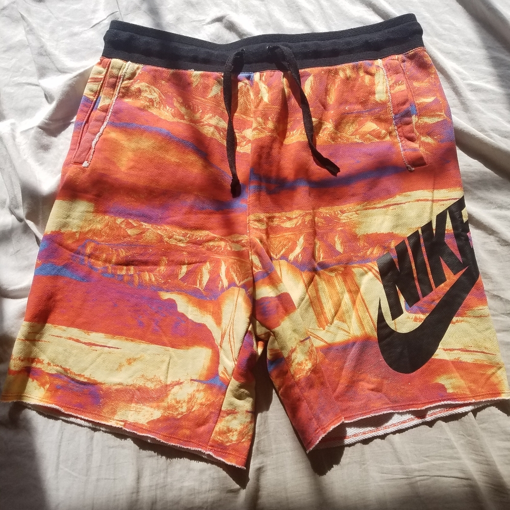 Nike Swoosh Organic Distortion Alumni Sweat Shorts CW4805-100 Mens L Lava